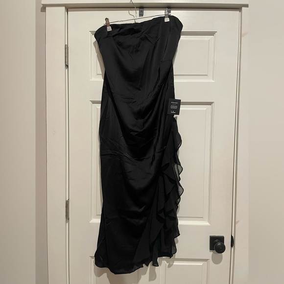 Lulus Dresses & Skirts - NWT Lulus Black Strapless Long Dress With Slit and Ruffles